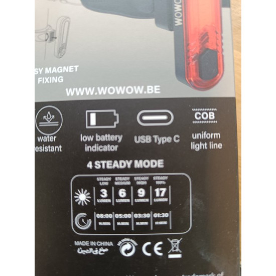 Lumared by WOWOW - Achterlicht met batterijindicator - Usb oplaadbaar Lumared by WOWOW - Achterlicht met batterijindicator - Usb oplaadbaar